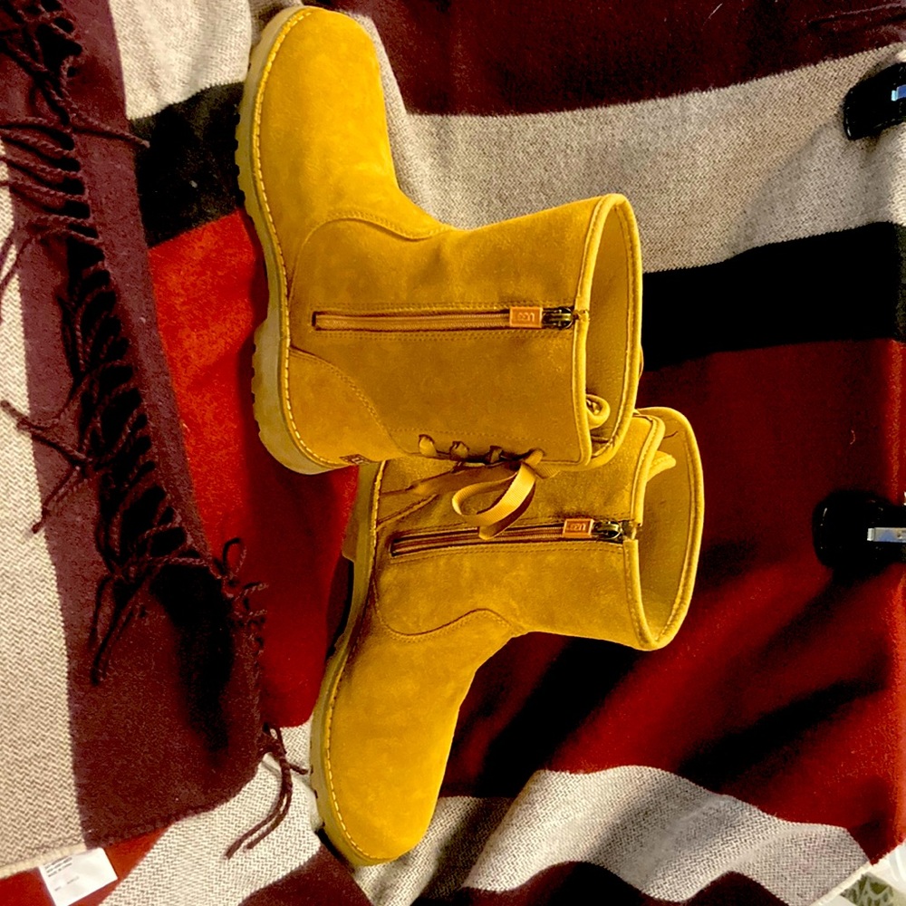 Great condition !as see boots are newly